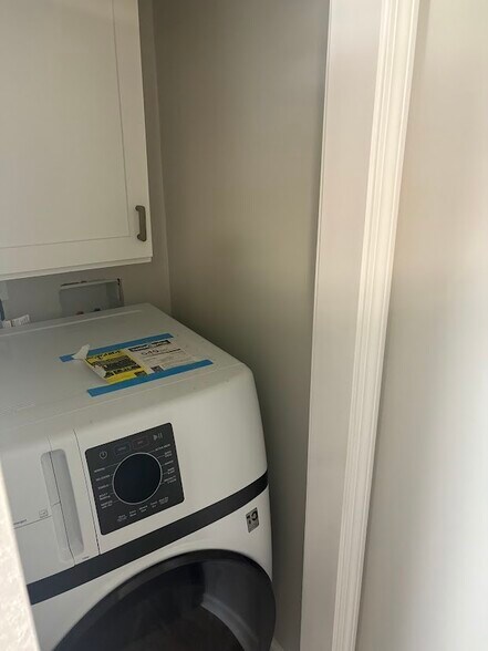 Washer/Dryer - 212 S Turner Ave