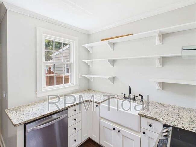 Building Photo - 217 Palen Ave