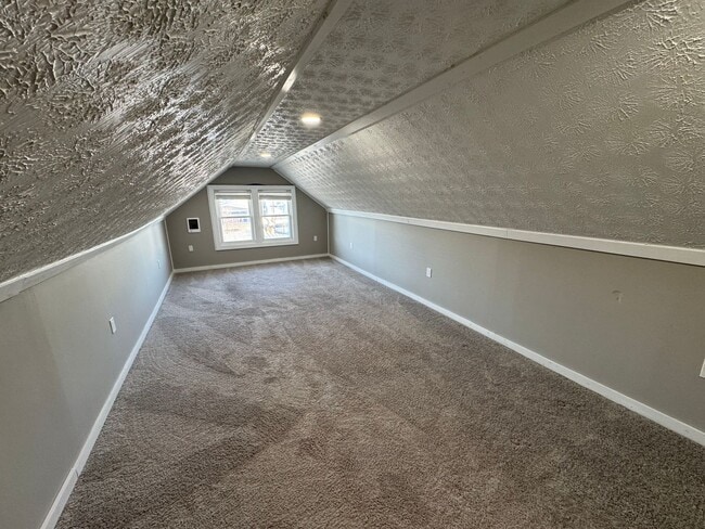 Building Photo - 2121 Wyandotte Ave