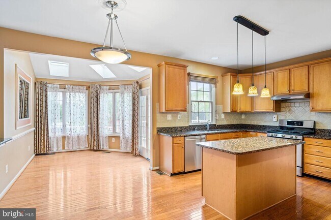 Building Photo - 43513 Lucketts Bridge Cir