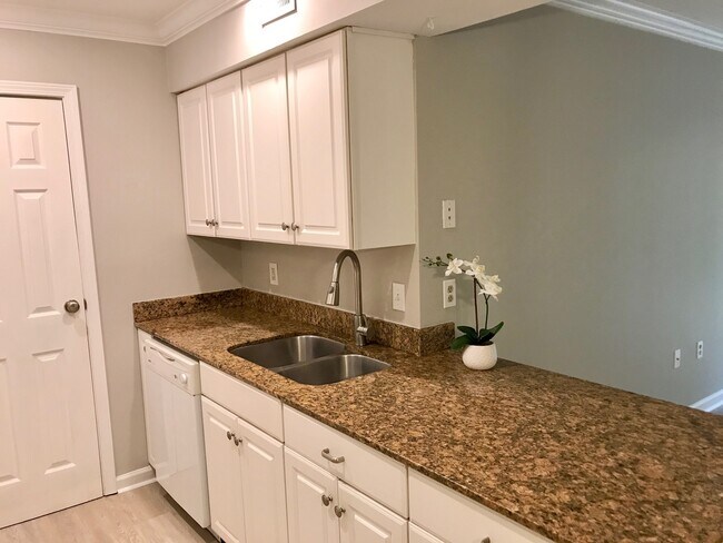 Building Photo - 141 Lamotte Dr