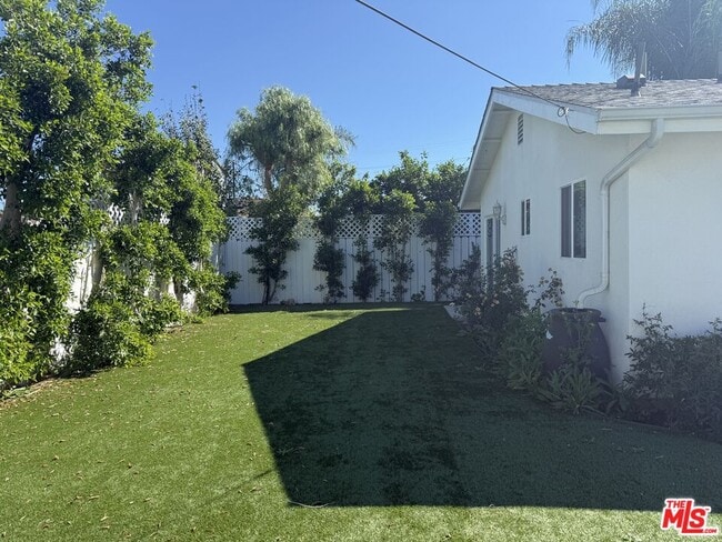 Building Photo - 7512 Jamieson Ave