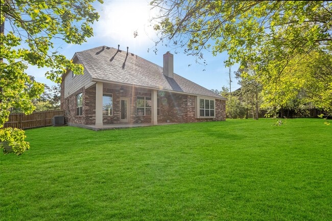 Building Photo - 40515 Manor Dr