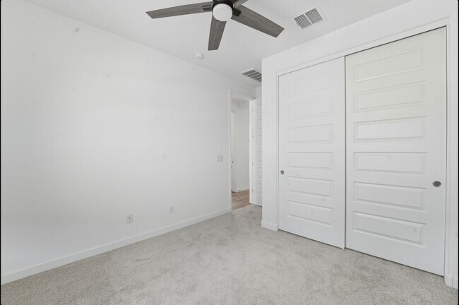Building Photo - Like Brand New Luxurious Modern 3 Bedroom 2 Bath Townhome in Warner Meadow – Rare Rental Opportun...