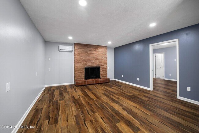 Building Photo - 4007 Aldington Dr