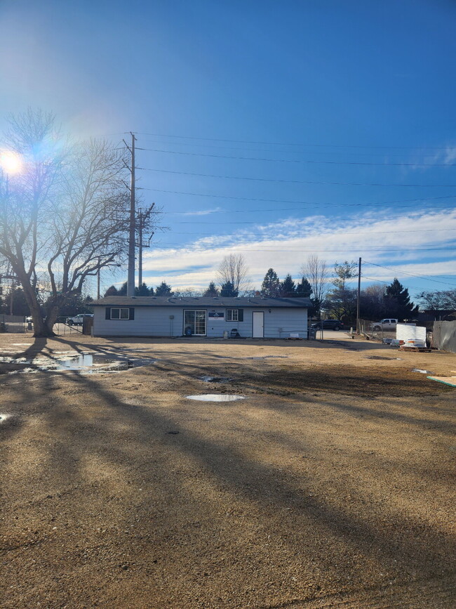 Building Photo - "Charming 3-Bed Boise Home with tons of ou...