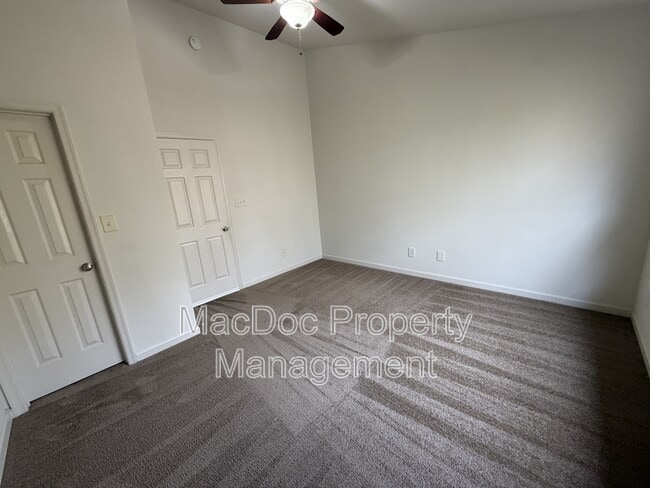 Building Photo - 4249 Normandy Ct