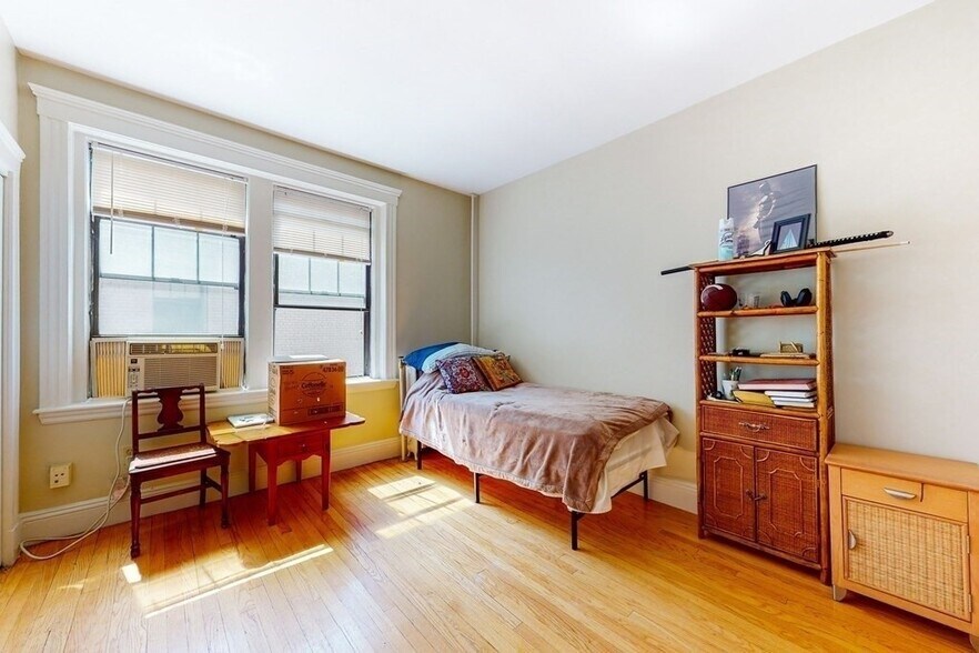 Primary Photo - 12 Sutherland Rd