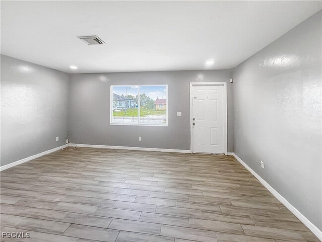 Building Photo - 123 Gordon Ave S