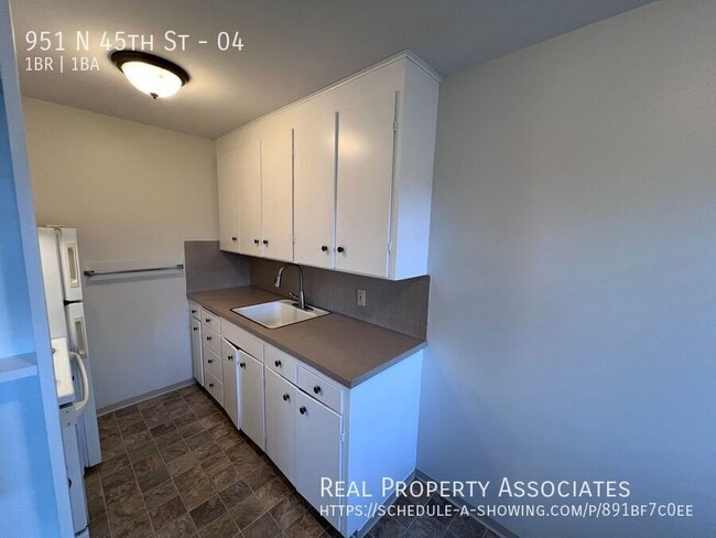 Building Photo - 951 N 45th St