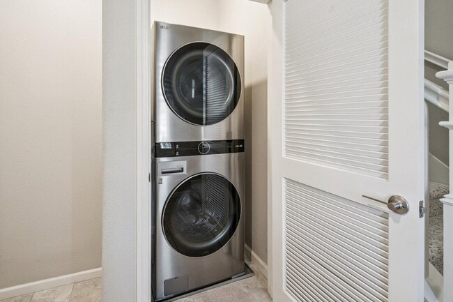 Building Photo - 605 El Camino Real