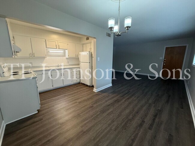 Building Photo - 2 Bedroom Salem View Apartment!