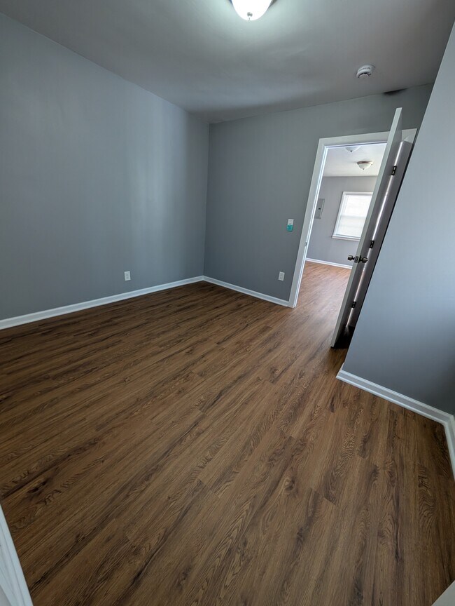 Building Photo - 117 SW Hillside Ave