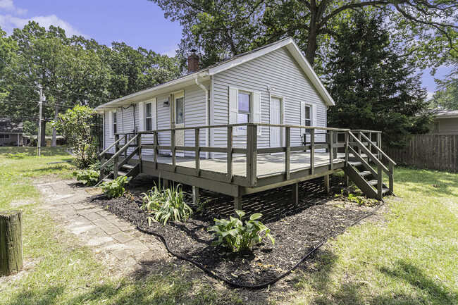 Building Photo - 1119 N Twyckenham Dr