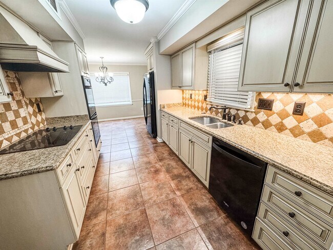 Building Photo - 2852 Leesburg Dr