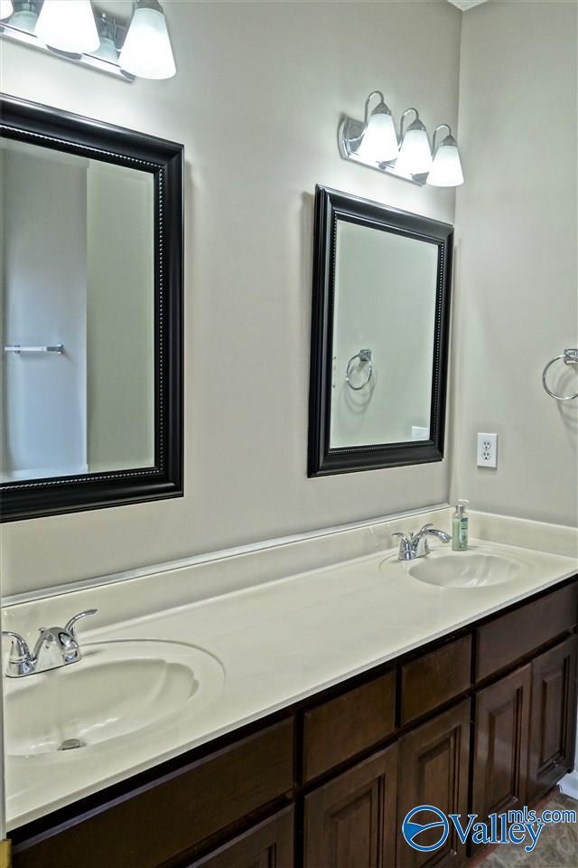 Building Photo - 143 Long Bow Dr