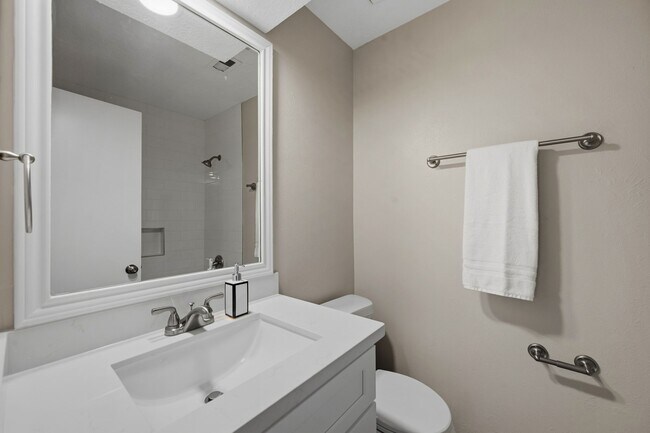 Building Photo - 17318 Broken Back Dr