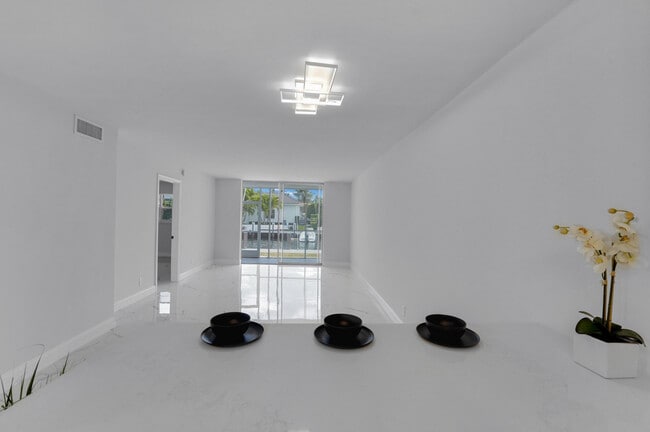 Building Photo - 750 NE Spanish River Blvd