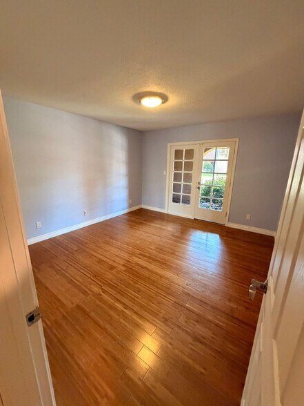 Building Photo - 7850 E Granada Rd