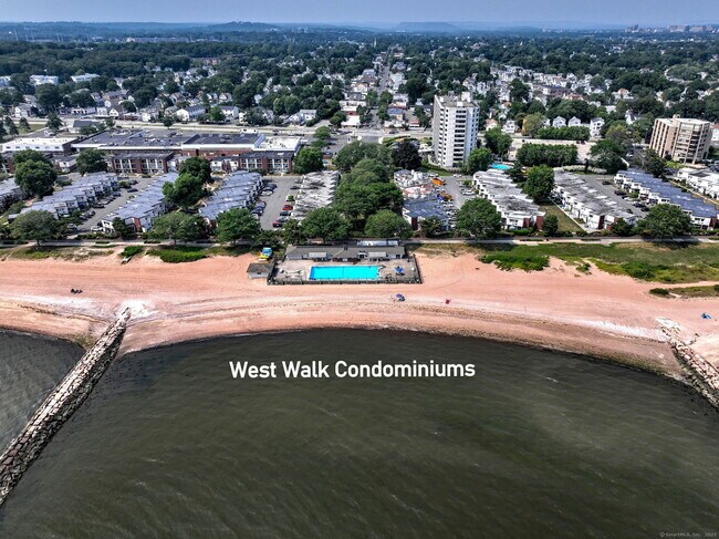 Building Photo - 65 W Walk