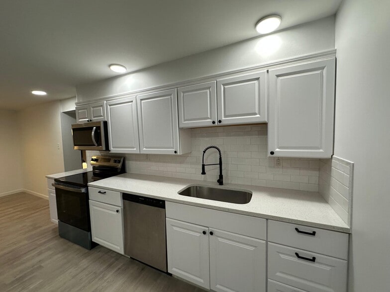 Building Photo - 2323 Patterson Ave