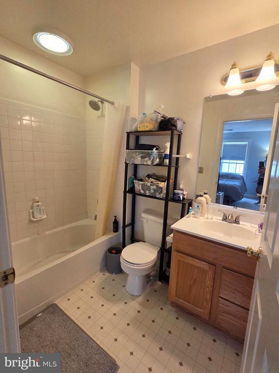 Building Photo - 8181 Skelton Cir