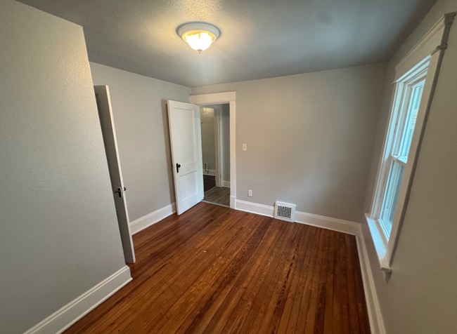 Building Photo - 15815 Parkgrove Ave