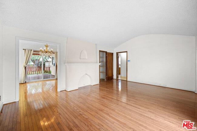 Building Photo - 609 Padilla St
