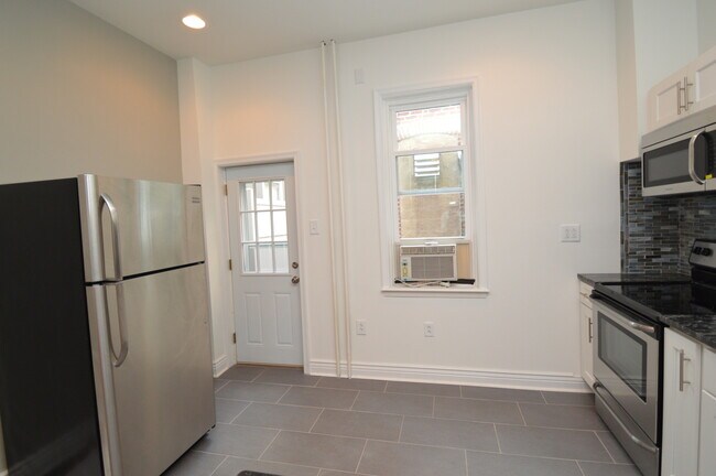 Building Photo - Beautifully Renovated 2BR Fishtown Home with Deck AVAIL 6/1