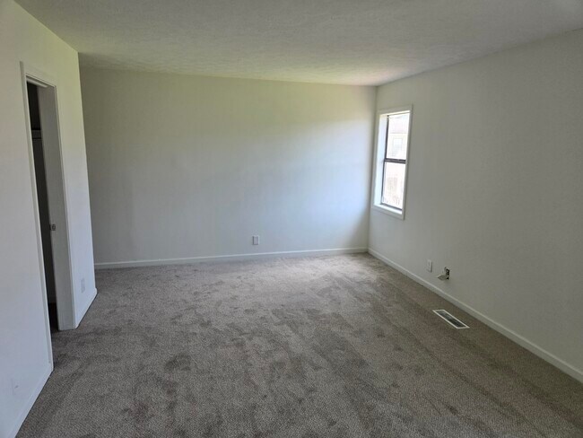 Building Photo - 755 Burcale Rd