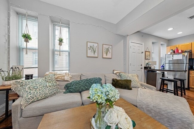 Building Photo - 4 BED 2 BATH MISSION HILL