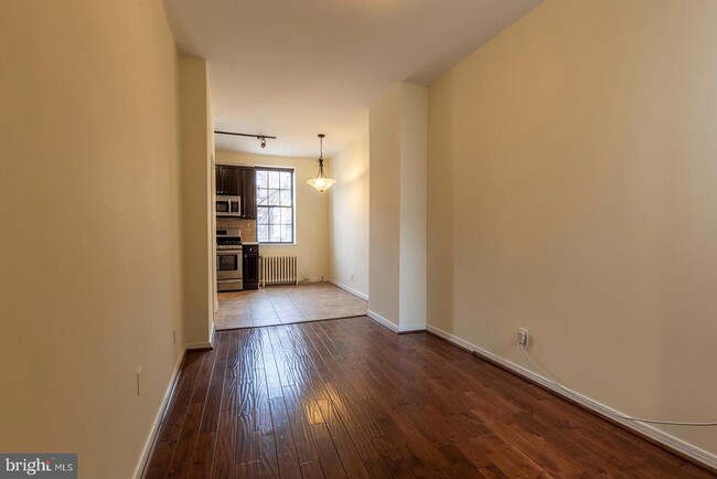 Building Photo - 626 S 19th St