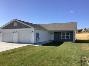 Building Photo - 867/869 Highland Point Dr