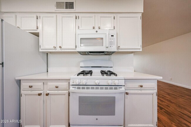 Building Photo - 1111 E Turney Ave