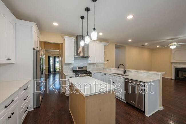 Building Photo - 2433 Gablewood Dr NE