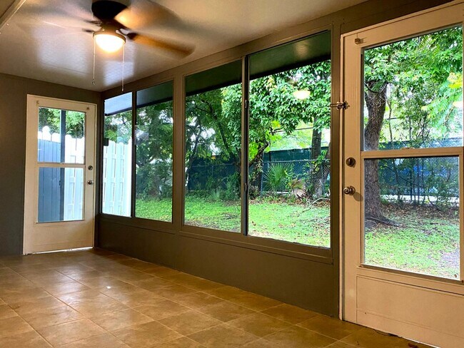 Building Photo - Southern Oaks 2 / 2 with Office & Sun Room
