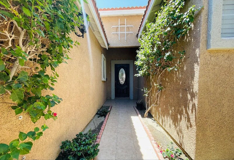 Building Photo - 83107 Greenbrier Dr