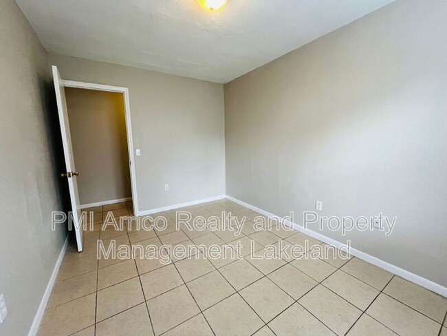 Building Photo - 1031 Crestview Ave
