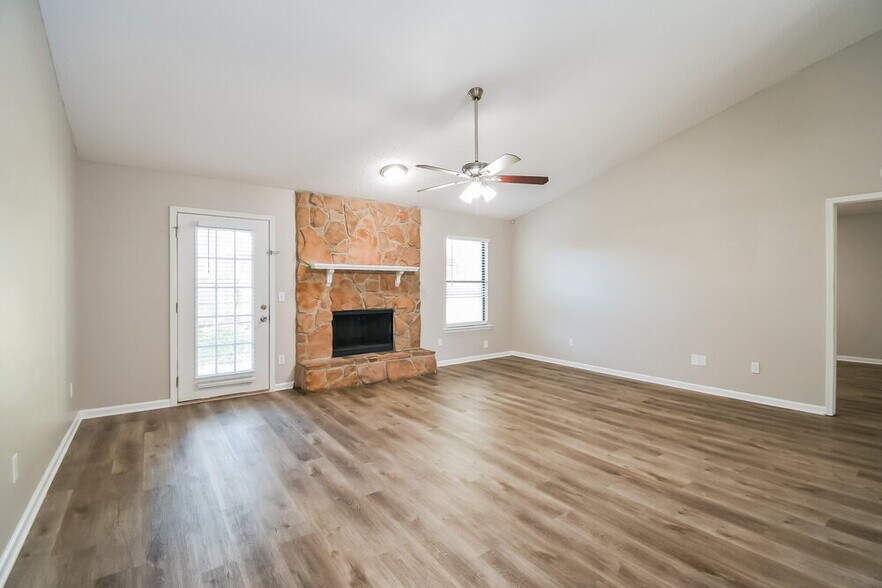 Building Photo - 7323 Sweet Rose Ln