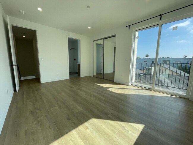 Building Photo - JUST COMPLETED MODERN TOWNHOMES! Never Liv...