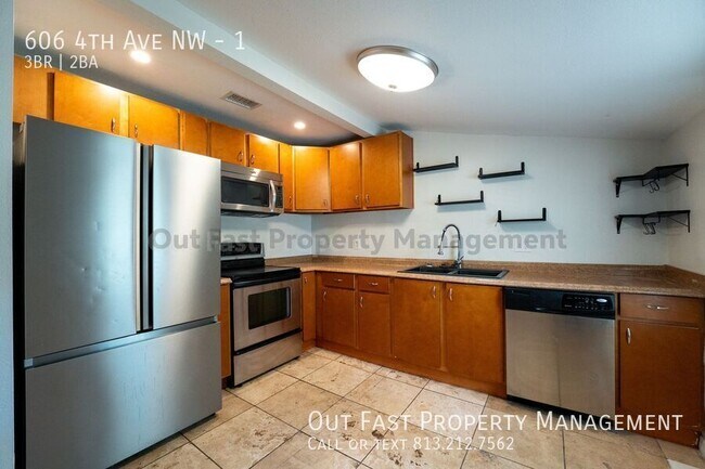 Building Photo - 606 4th Ave NW