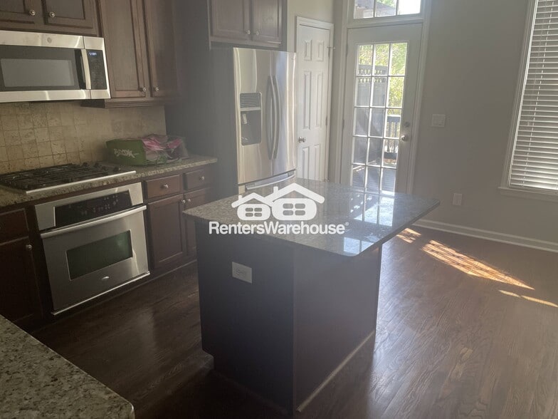 Building Photo - 1213 Discover Green Ln