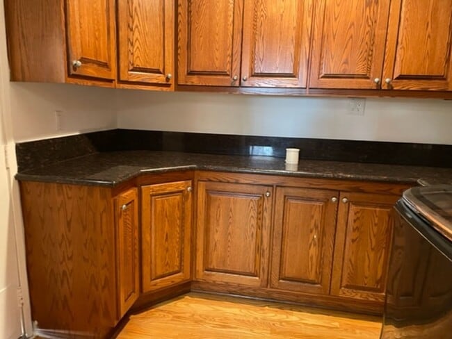 Building Photo - 3 bdr 2 bath Home on Huge lot.