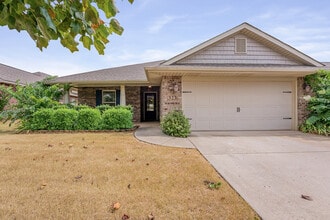 Building Photo - 323 Harbor Glen Dr SW