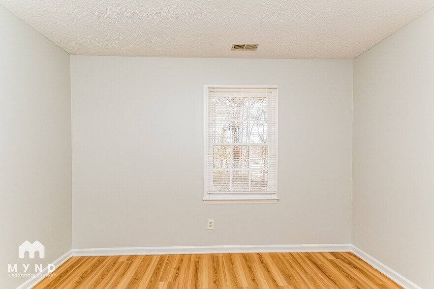 Building Photo - 220 Glaive Dr