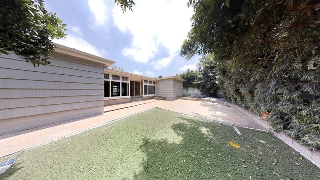 Building Photo - 5018 Rockford Dr