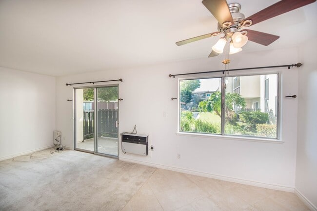 Building Photo - Remodeled Seal Beach Condo