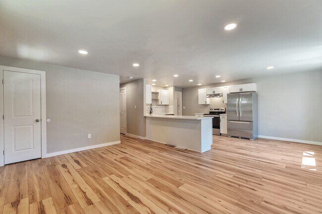 Updated main level living space - 10 S Busch Ln