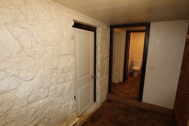 Building Photo - Charming Single-Story Home Near NAU | Fenced Yard + Fireplace