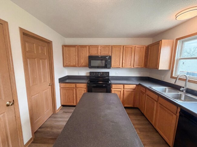 Building Photo - 1000 Hidden Cove Way